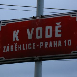 A street sign reading K Vodě